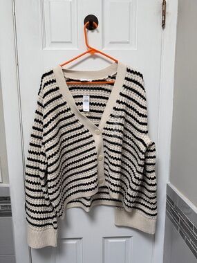 Gap XL V-Neck Button-Front Women's Cardigan Sweater - Cream & Black. NWT.